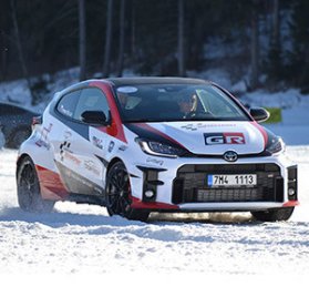Kurz snowdrivingu na rakouském Lungauringu s automobilovým závodníkem Robertem Šenkýřem!