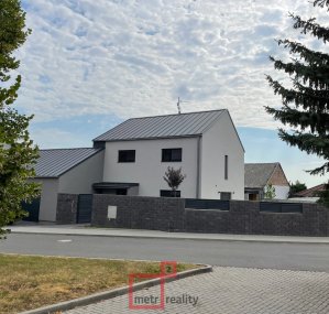 Rodinný dům na prodej, Křelov-Břuchotín Lipové náměstí, 160 m²