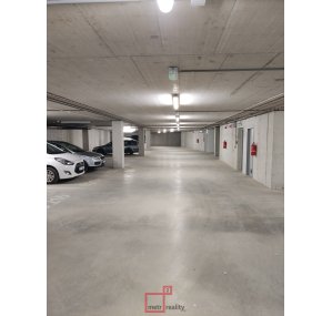 Garážové stání k pronájmu, Olomouc Wittgensteinova, 15 m²