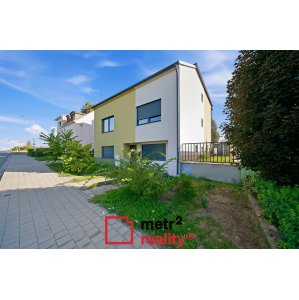 Rodinný dům na prodej, Charváty, 303 m²
